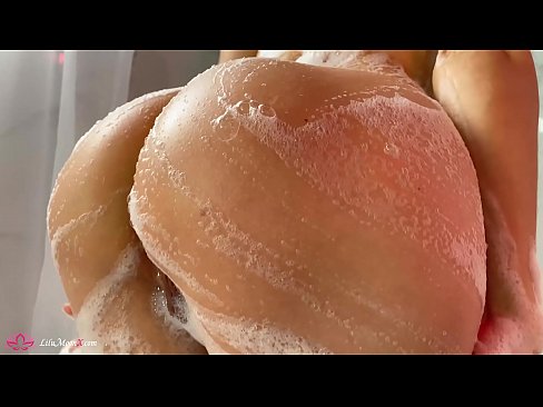 ❤️ Zeshkania masturbon pidhin me vibrator deri në orgazmë intensive në dush ❤️ Video seksi në pornografi sq.camporner.top ❌️❤